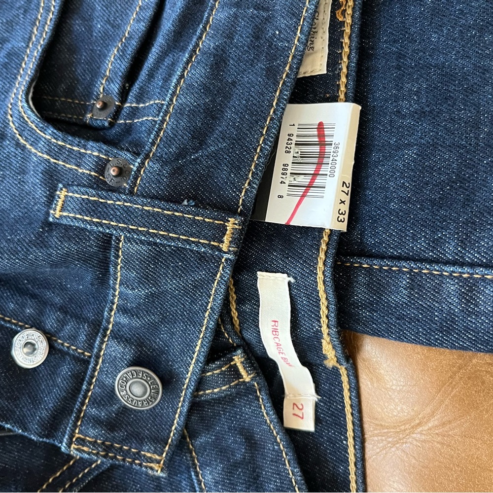 Levi’s Ribcage Bootcut Darkwash Jeans 27x33.